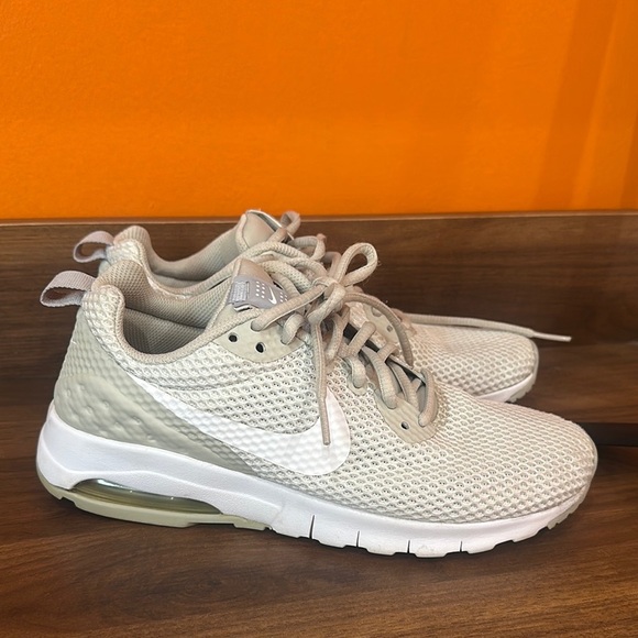 NWOT Nike Light Beige and White Mesh Sneakers size 7 - Picture 3 of 7